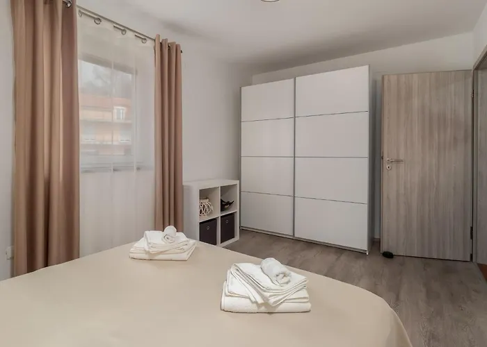 Apartment Aura