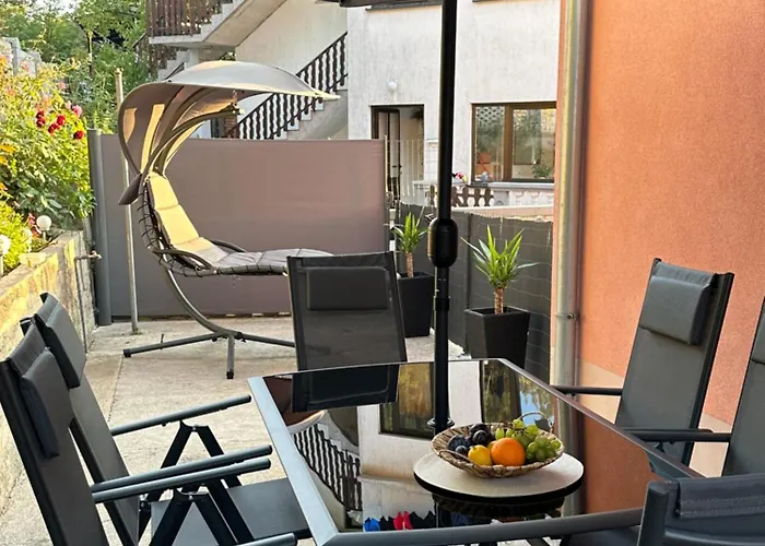 Apartment Aura *